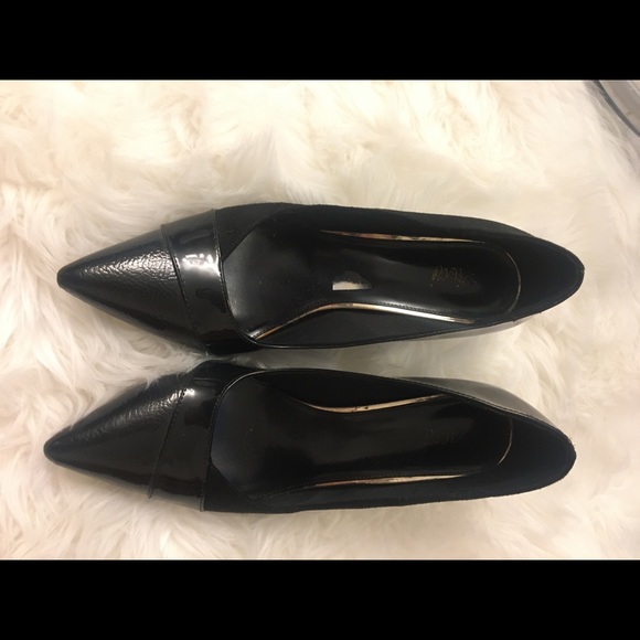 Pointed Toe Heels - Picture 2 of 3